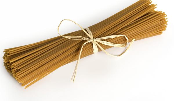 Spaghettis au blé complet avec sauce aux légumes image